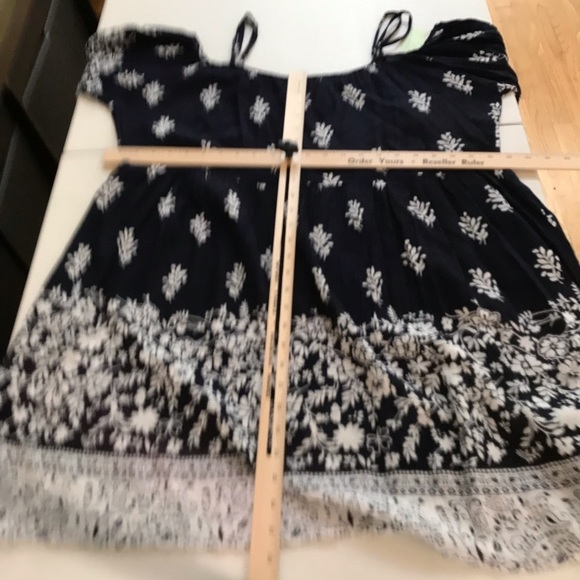 5th Love size medium Navy & white print off shoulder , 3/4 bell sleeves - Picture 3 of 9